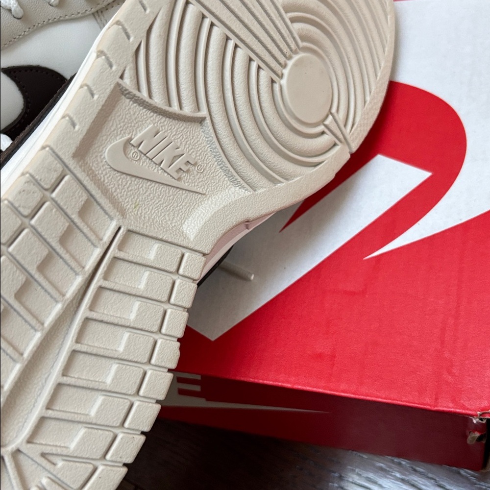 NIKE WOMENS DUNK LOW SIZE 9.5 white/baroque brown HF9990 100. New - Picture 4 of 6